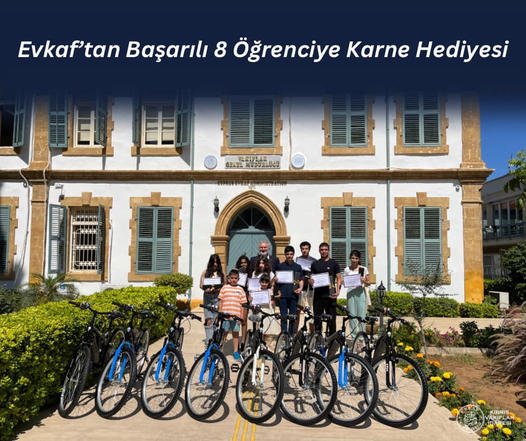 Evkaf’tan Başarılı 8 Öğrenciye Karne Hediyesi