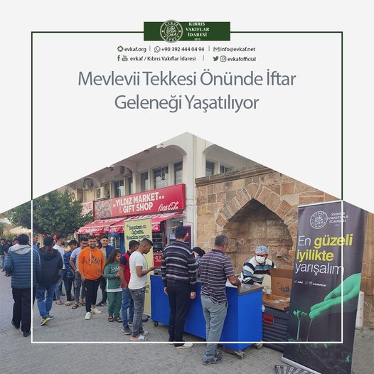 Mevlevii Tekkesi Önünde İftar Geleneği Yaşatılıyor