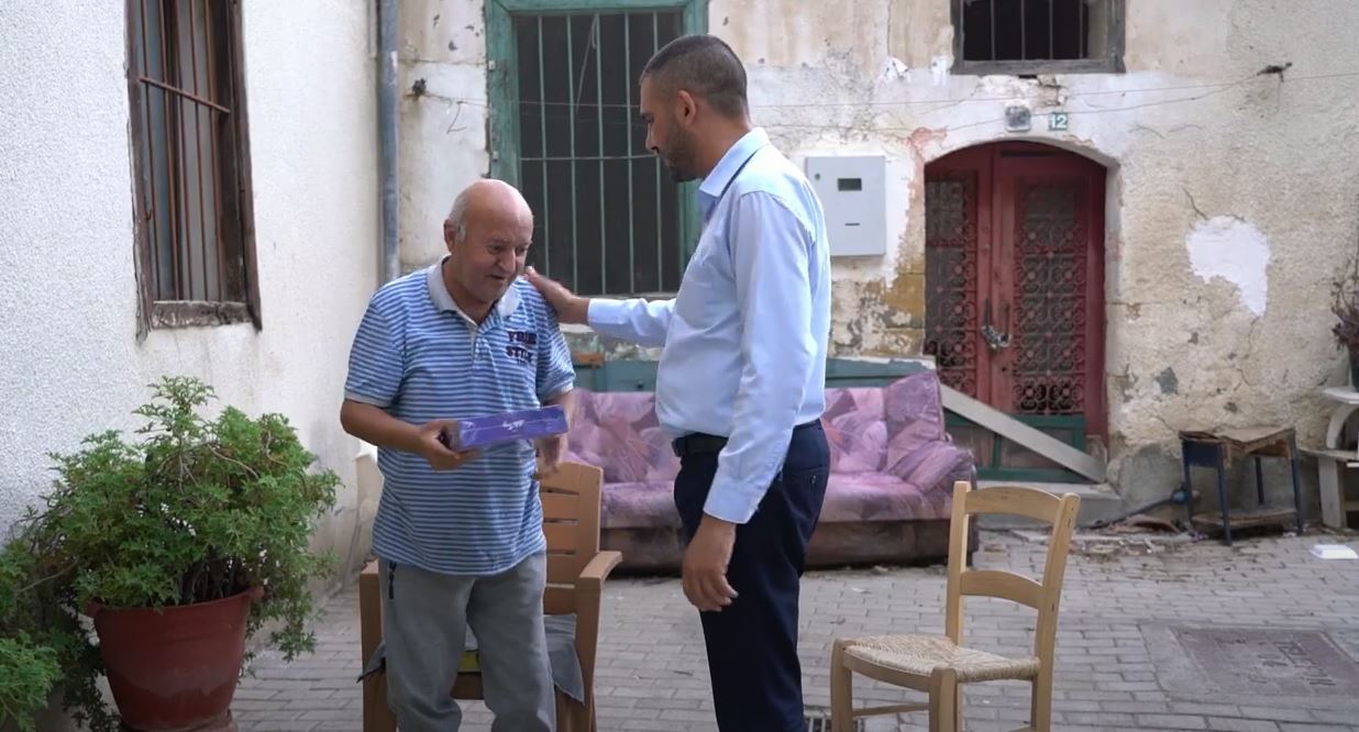 Kapıları çalalım, yaşlıları, ihtiyaçlıları mutlu edelim, hiç olmadı bir merhaba diyelim.