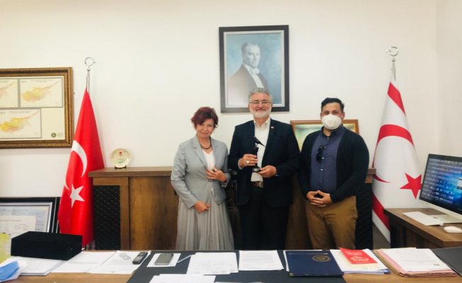 Vakıflar eğitime ve araştırmalara destek vermeye devam ediyor.