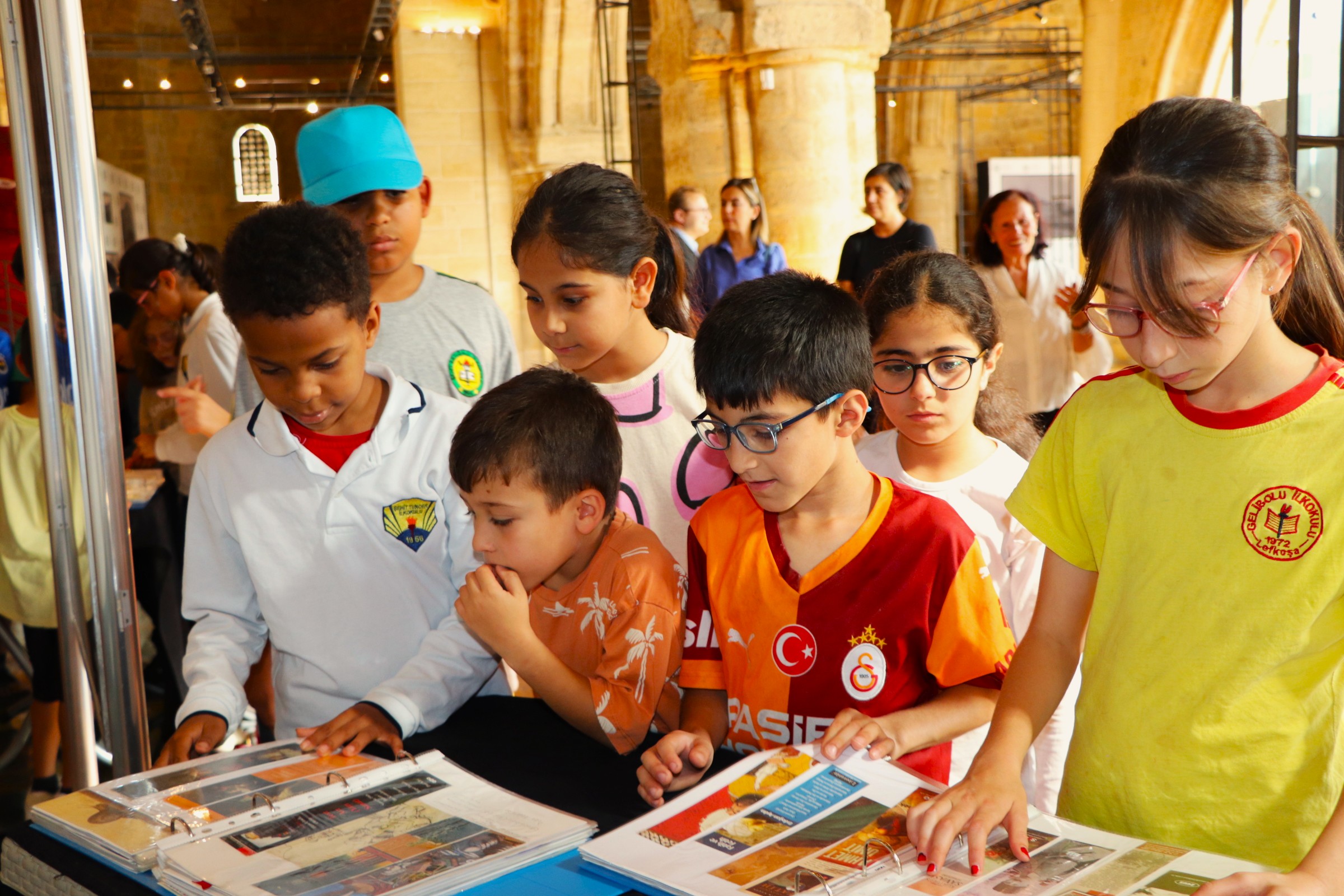 The Legacy of Nazif Bozatlı Lives On Through the “Bookmarks” Exhibition