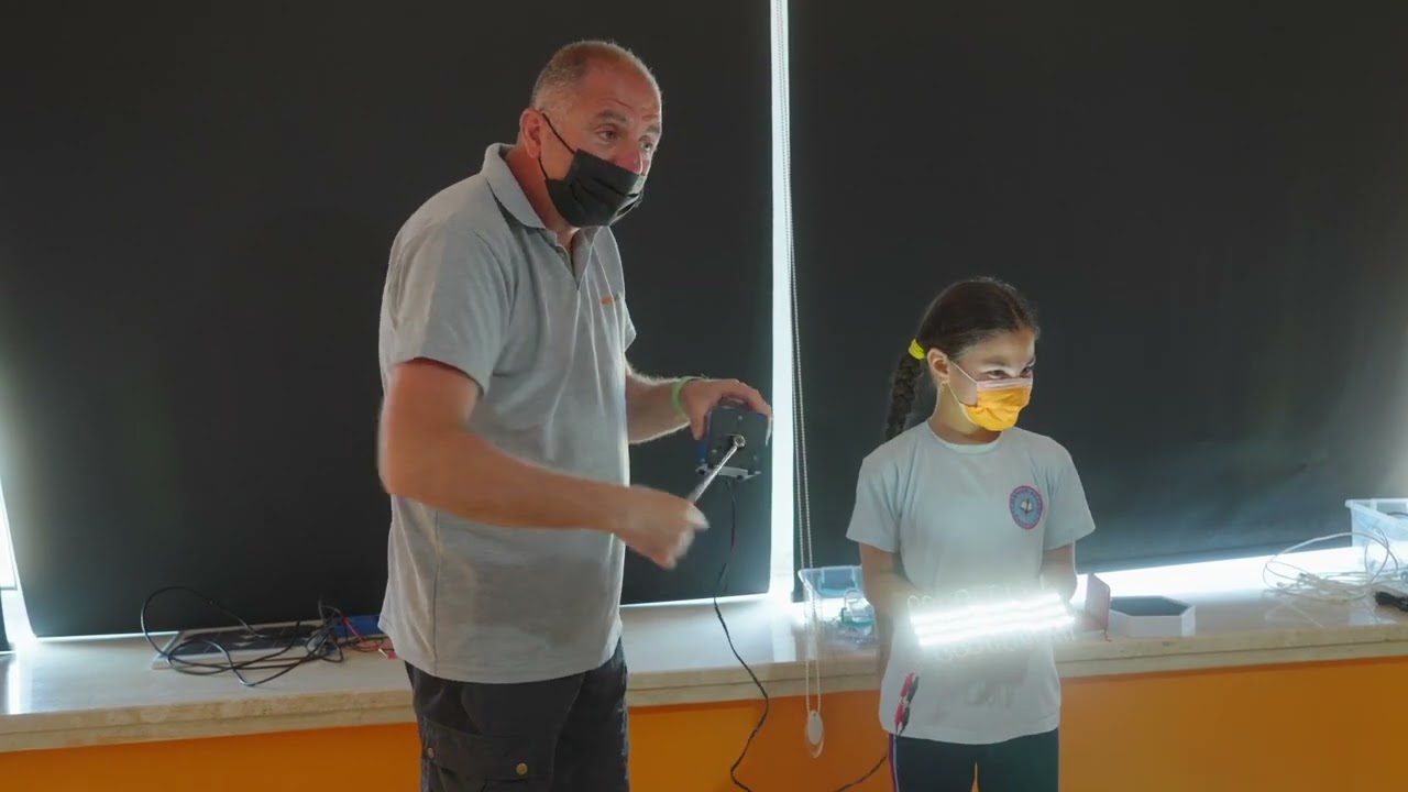 Young and Happy Children Meet at Science Park