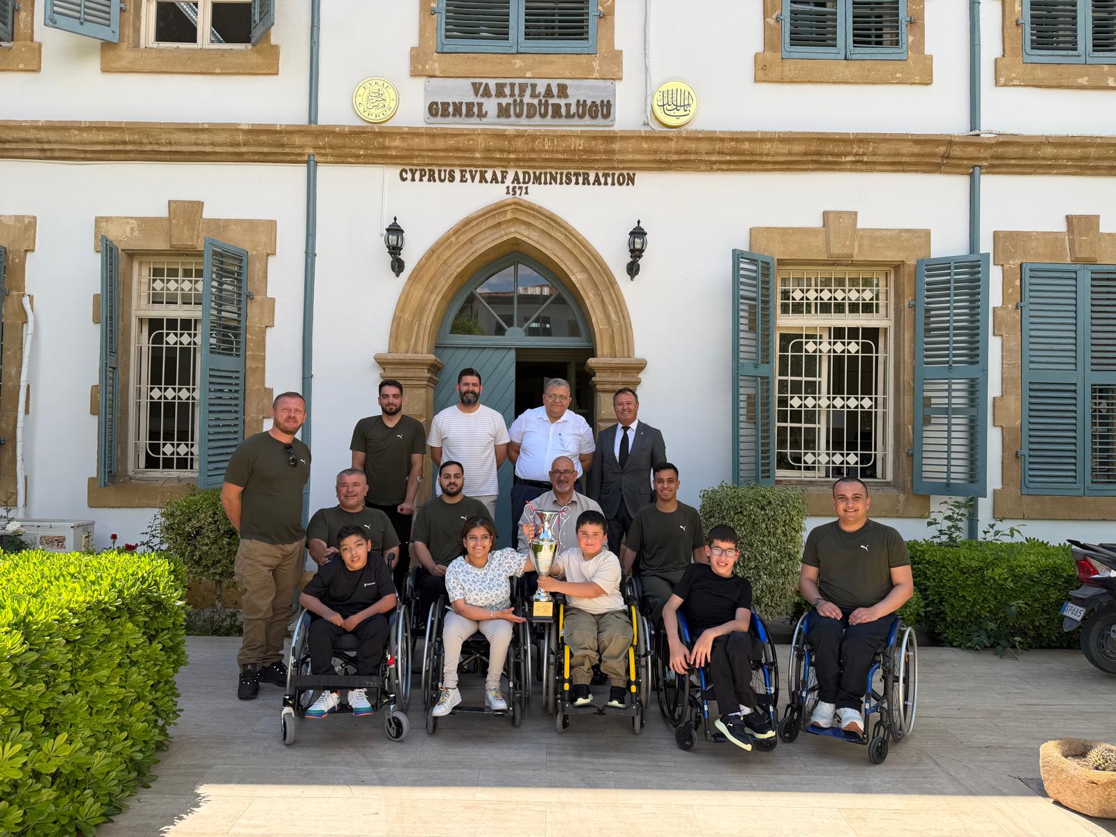 Vakıflar Tekerlekli Sandalye Basketbol Takımı Başarı Kupasını Takdim Etti          