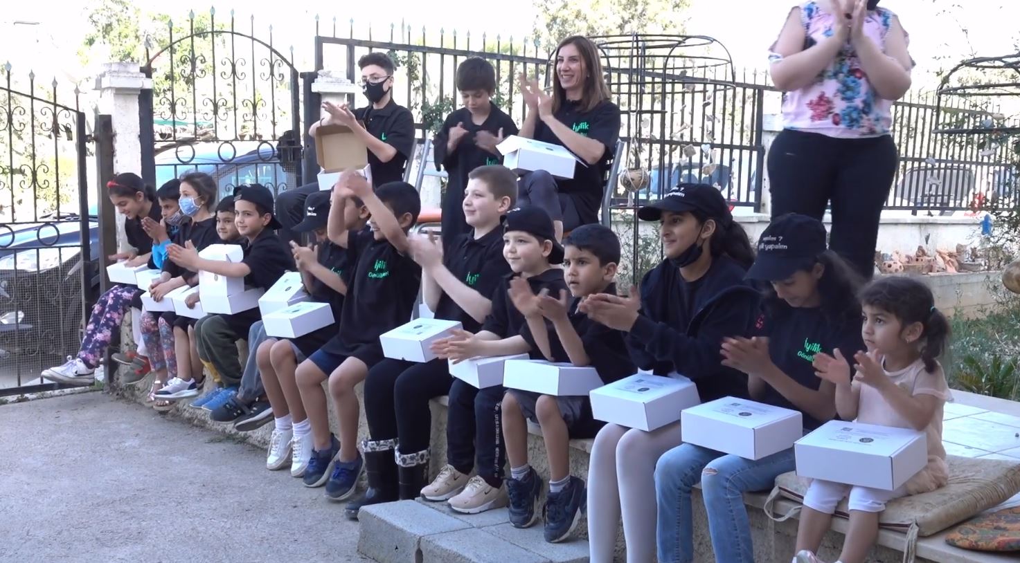 With the experiment kits, children both have fun and learn.